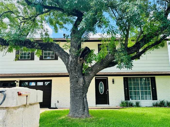 photo 1: 11710 Sterlinghill Drive, Austin TX 78758