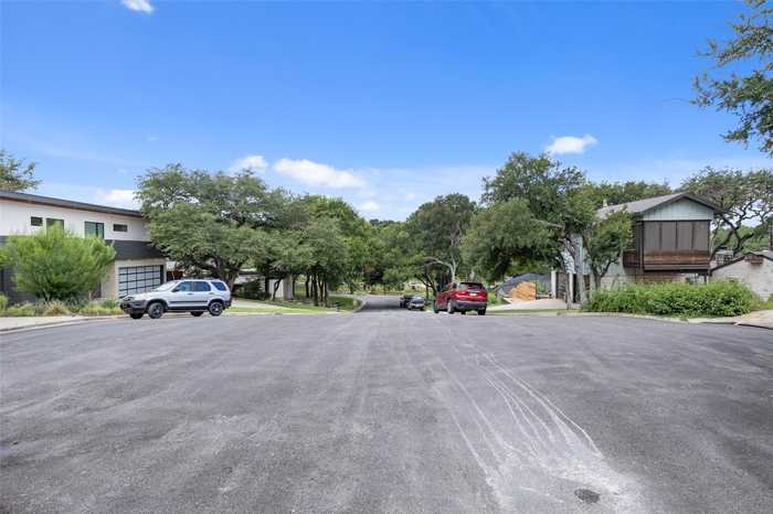 photo 2: 2400 Rockingham Circle, Austin TX 78704