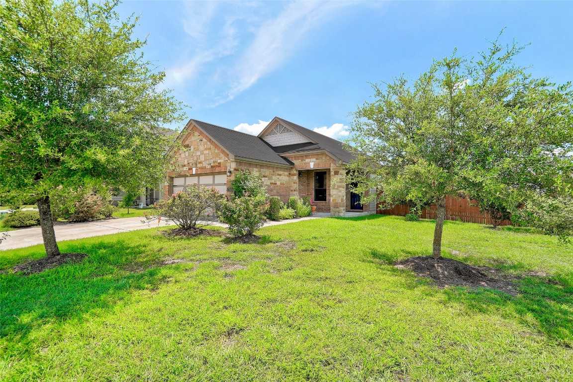 photo 2: 807 Big Sur Trail, Taylor TX 76574