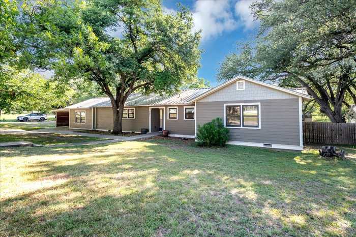 photo 2: 501 S Howe Street, Lampasas TX 76550