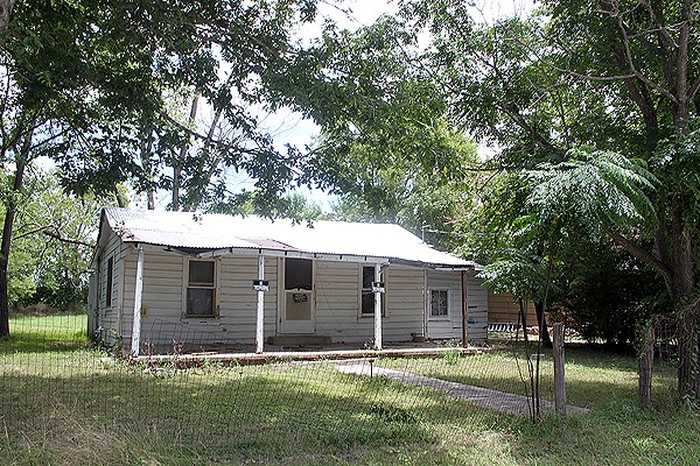 photo 1: 513 Ruddy Street, Lockhart TX 78644