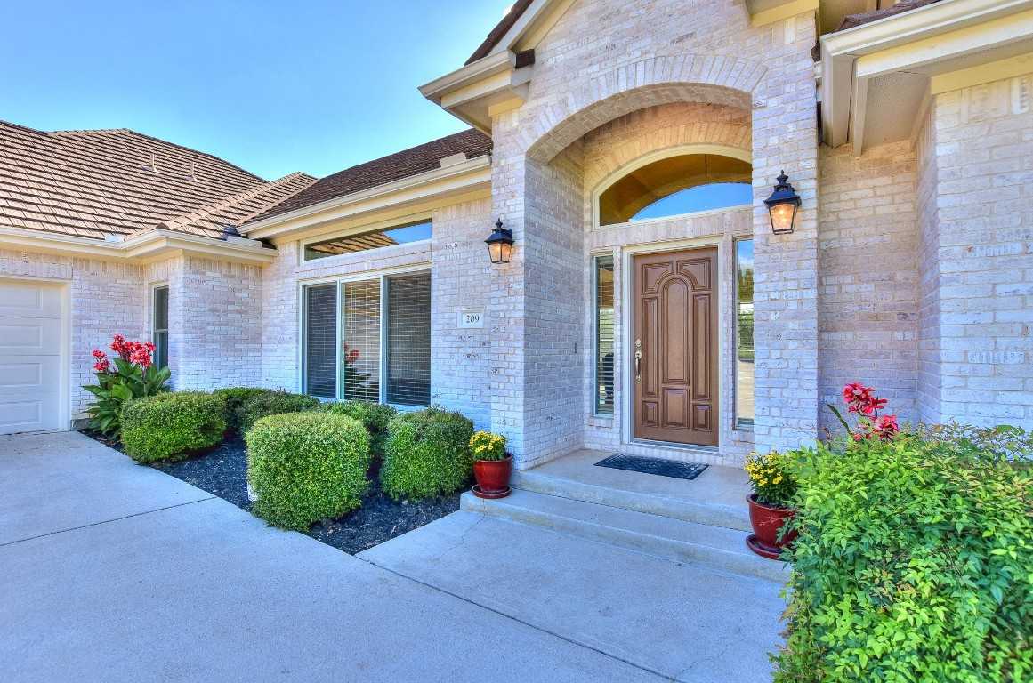 photo 3: 209 Overlook Court, Georgetown TX 78628