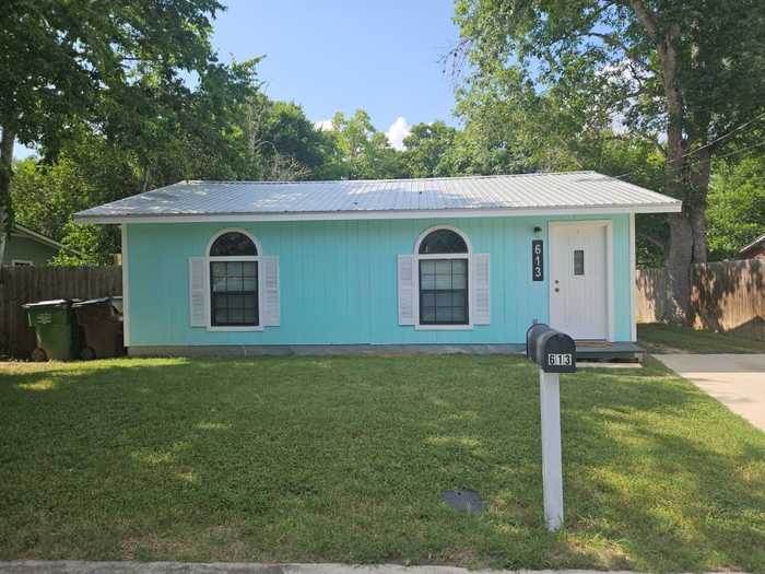 photo 1: 613 Cottonwood Street, Lockhart TX 78644