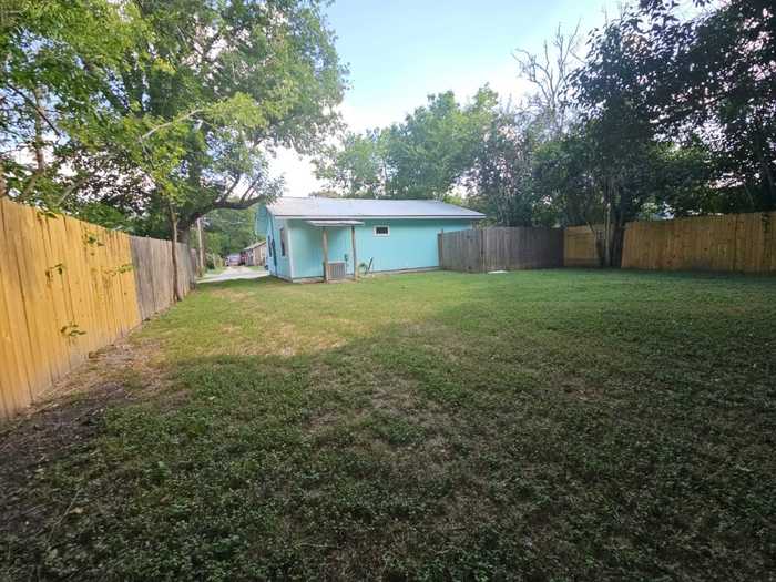 photo 26: 613 Cottonwood Street, Lockhart TX 78644