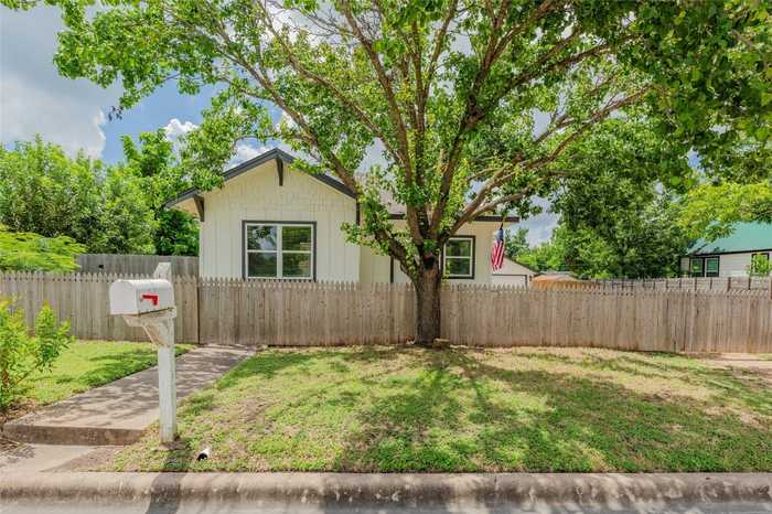 photo 1: 1401 W 7th Street, Taylor TX 76574