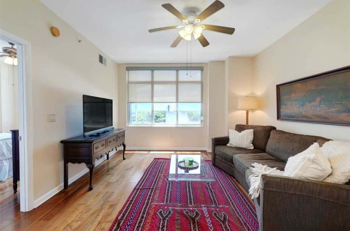 photo 2: 54 Rainey Street Unit 1017, Austin TX 78701