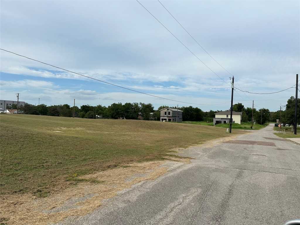 photo 3: 213 4th Street, Rockdale TX 76567