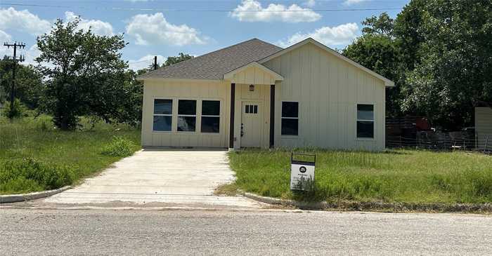 photo 1: 871 S. Leon Street, Giddings TX 78942