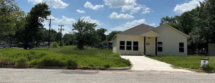 photo 2: 871 S. Leon Street, Giddings TX 78942