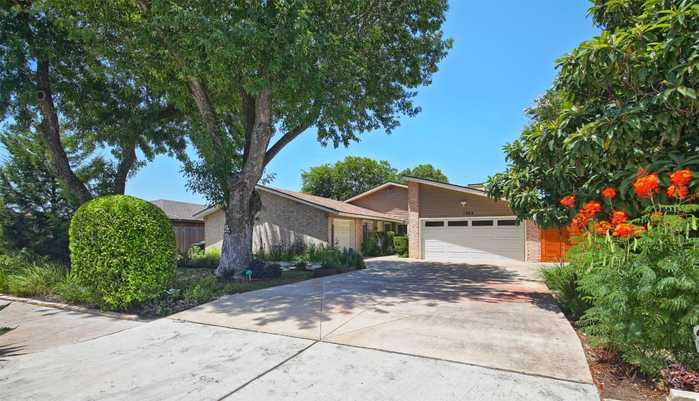 photo 2: 1204 Woodfield Drive, Austin TX 78758