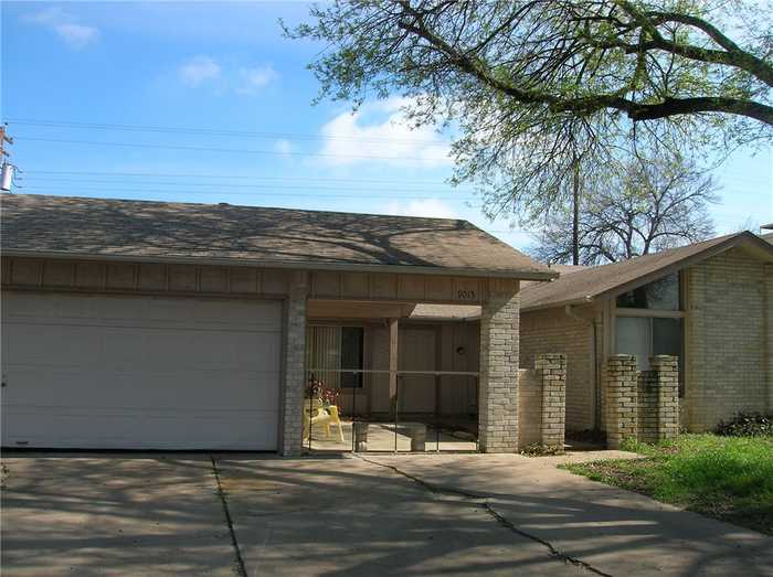 photo 2: 9015 Quail Valley Drive, Austin TX 78758