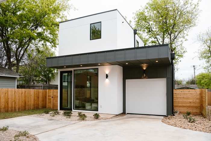 photo 1: 1604 Nash Avenue Unit B, Austin TX 78704