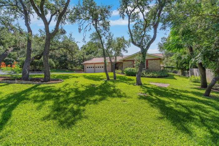 photo 2: 8903 Granada Hills Drive, Austin TX 78737