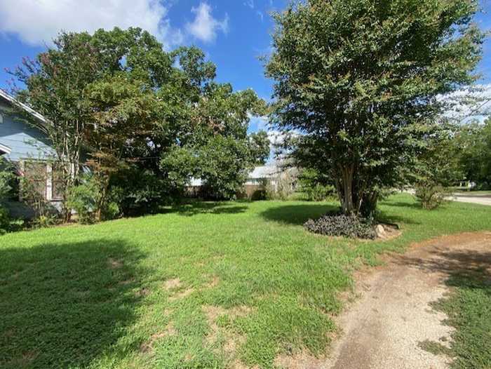 photo 2: 425 W Austin Street, Luling TX 78648