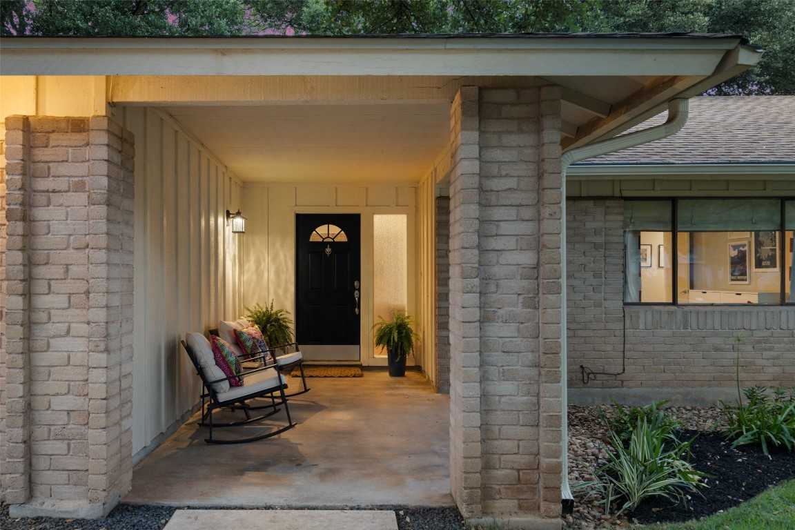 photo 2: 4406 Balcones Woods Drive, Austin TX 78759