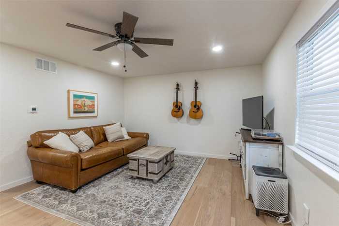 photo 2: 4904 Turnstone Drive, Austin TX 78744