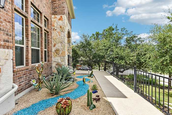 photo 2: 8229 Evelina Trail, Austin TX 78737