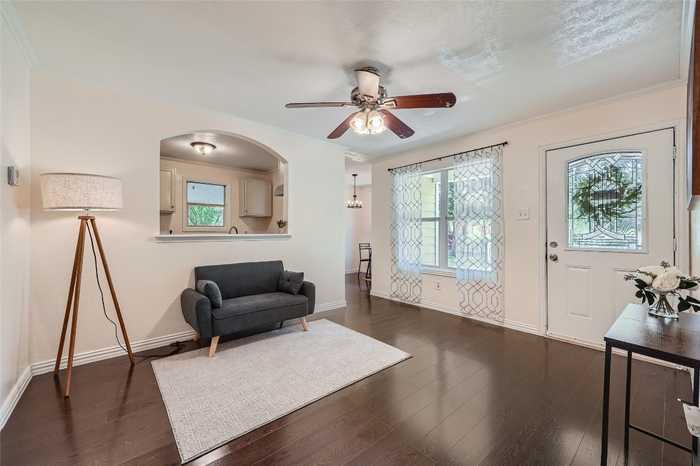 photo 2: 616 Arthur Street, Elgin TX 78621