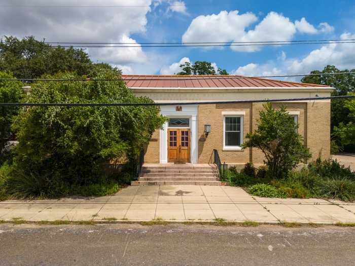 photo 2: 401 E 2nd Street, Lampasas TX 76550