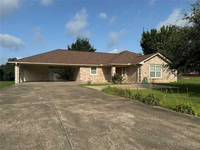 photo 1: 815 Giddings Street, Lexington TX 78947