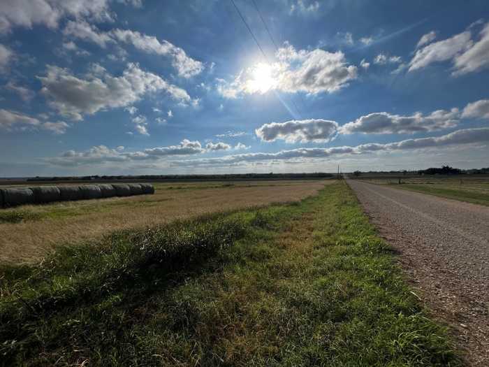 photo 1: 1438 County Road 438, Thorndale TX 76577