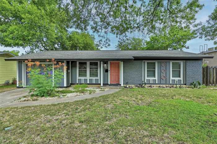 photo 1: 1500 Fairfield Drive, Austin TX 78757