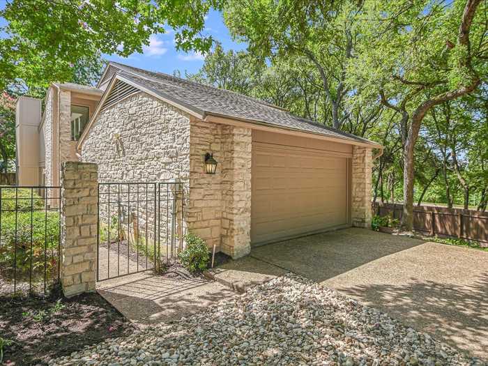 photo 2: 8003 Raintree Place, Austin TX 78759