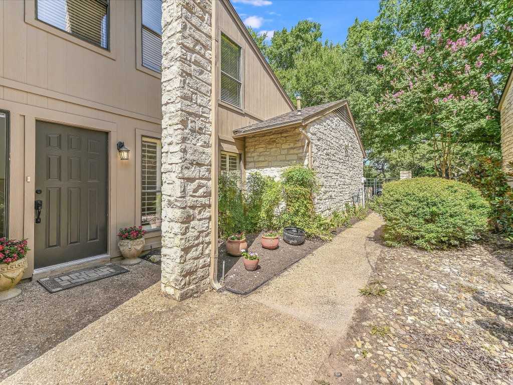 photo 3: 8003 Raintree Place, Austin TX 78759