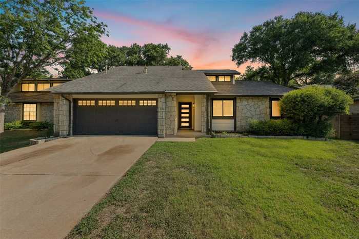 photo 1: 5416 Wolf Run, Austin TX 78749