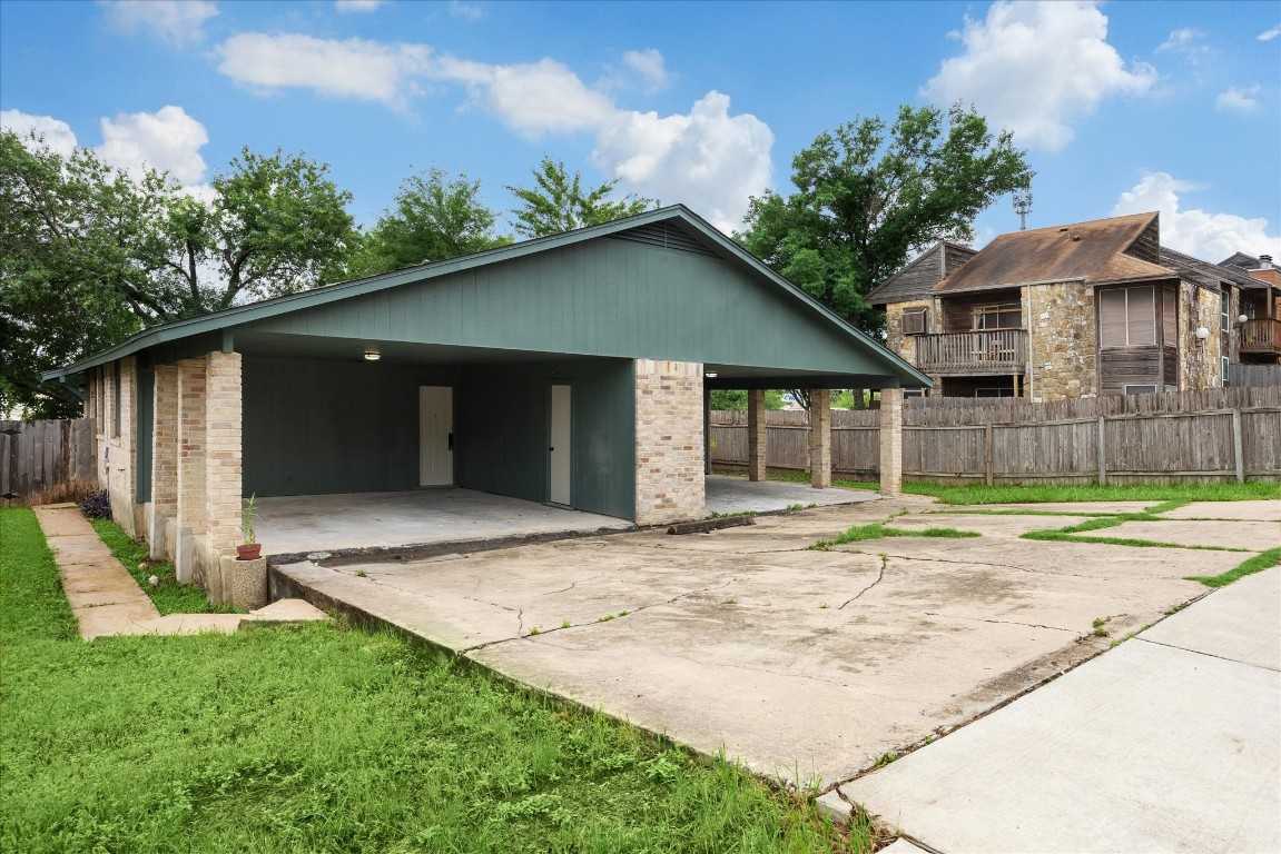 photo 2: 6715 Deatonhill Drive, Austin TX 78745