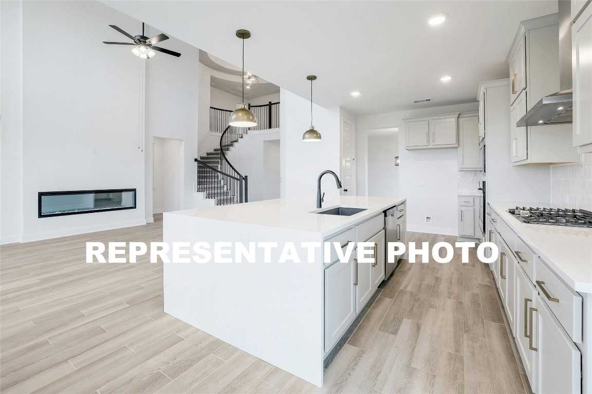 photo 3: 7725 Becasseau Drive, Austin TX 78738