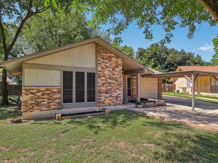 photo 2: 5500 Sapote Court, Austin TX 78744