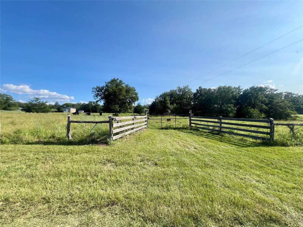 photo 1: 1142 Private Road 7039, Lexington TX 78947