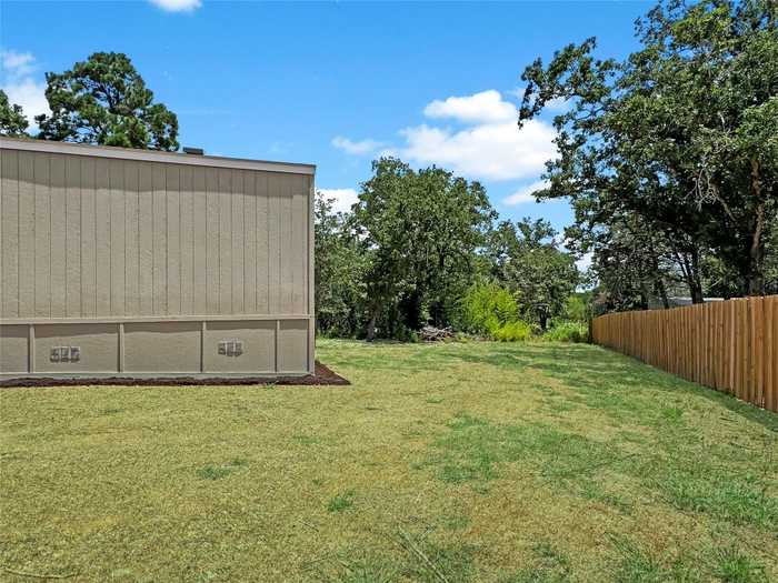 photo 2: 110 Kiowa Drive, Smithville TX 78957