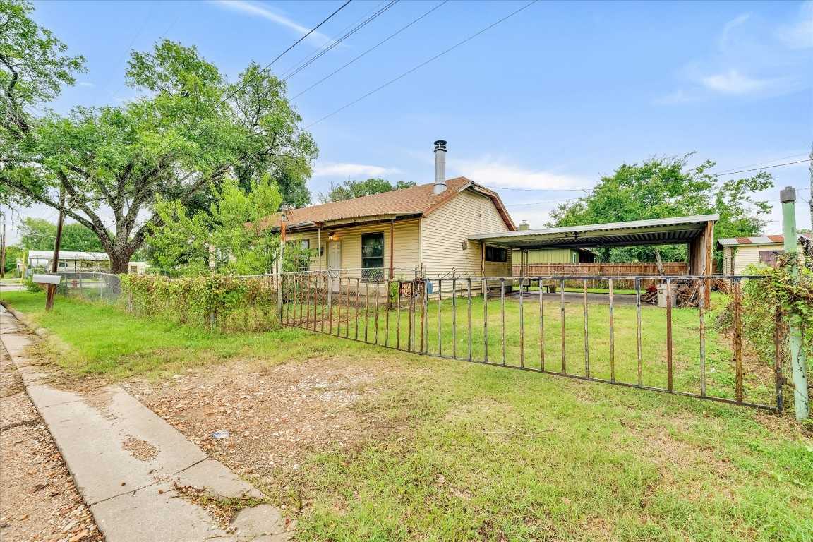 photo 3: 148 E Boundary Street, Giddings TX 78942