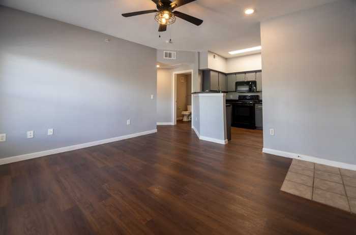 photo 19: 2320 Gracy Farms Lane Unit 821, Austin TX 78758