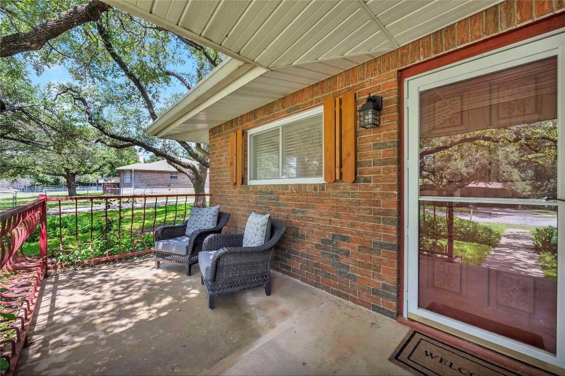 photo 2: 507 Flamingo Circle, Highland Haven TX 78654