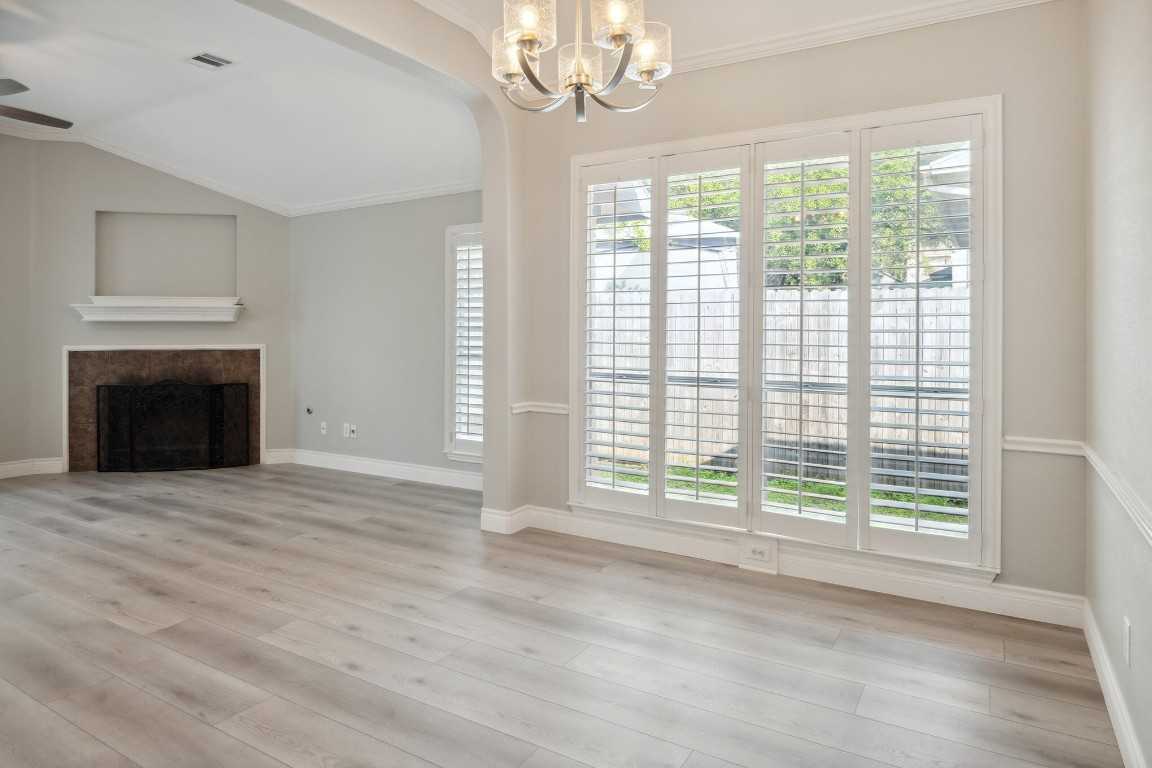 photo 2: 4249 Canyon Glen Circle, Austin TX 78732