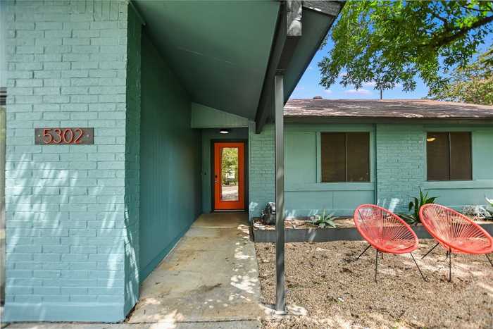 photo 2: 5302 Meadow Creek Circle, Austin TX 78745