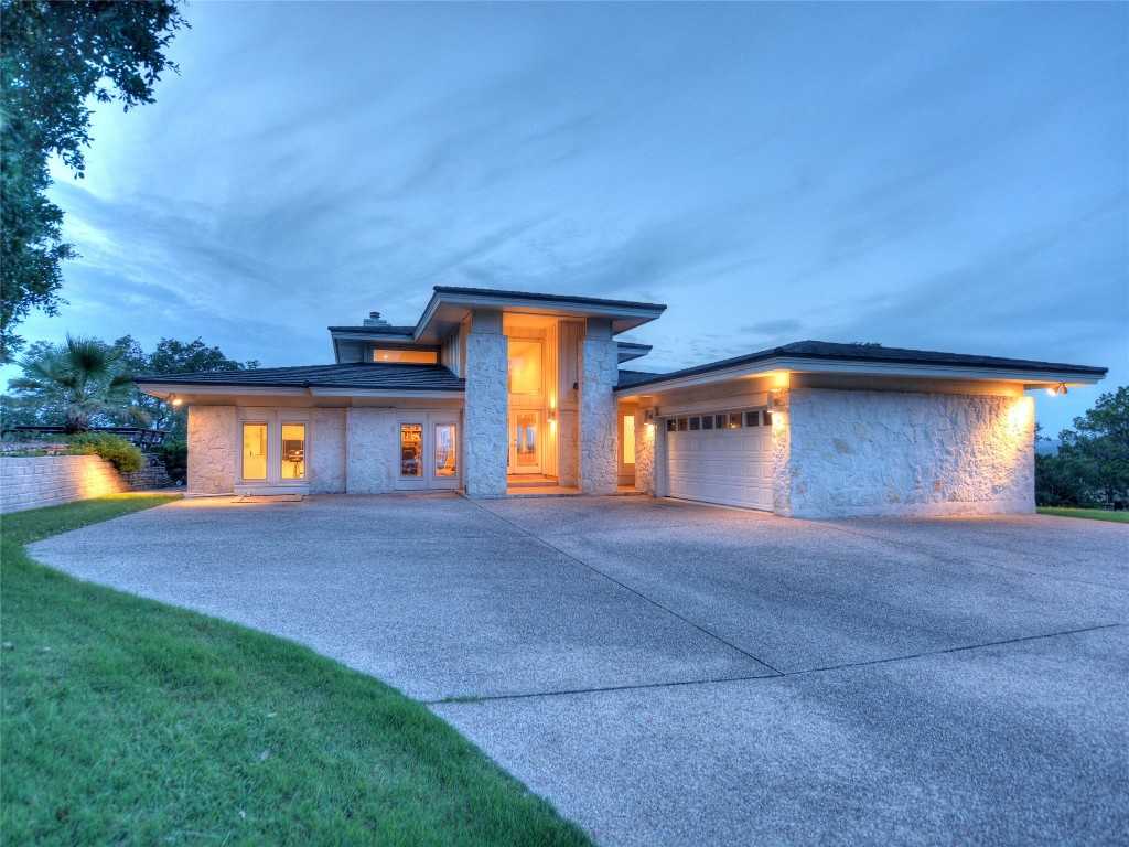 photo 2: 425 Coventry Road, Spicewood TX 78669