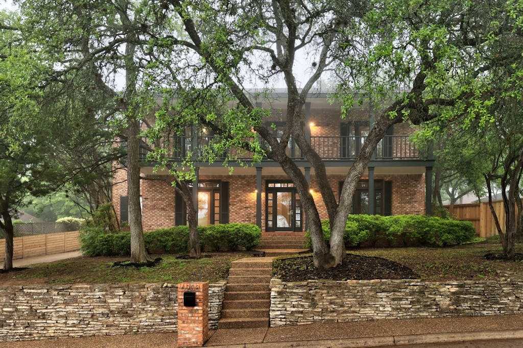 photo 2: 6208 Indian Canyon Drive, Austin TX 78746