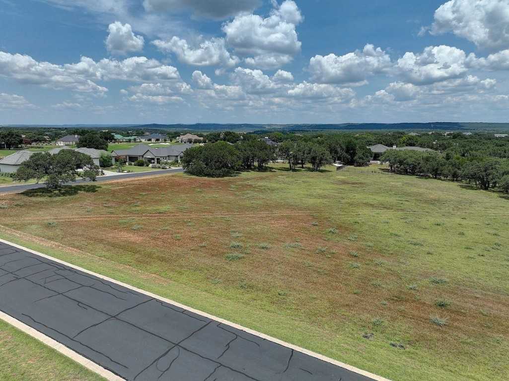 photo 3: 26204 Madison Drive, Spicewood TX 78669