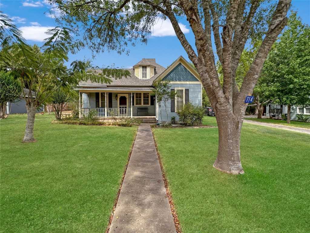 photo 1: 714 S Faires Street, Flatonia TX 78941