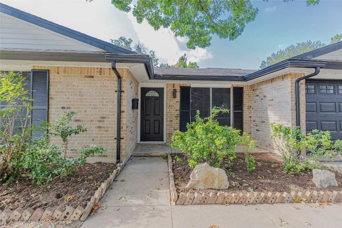 photo 2: 2207 Southern Oaks Drive, Austin TX 78745