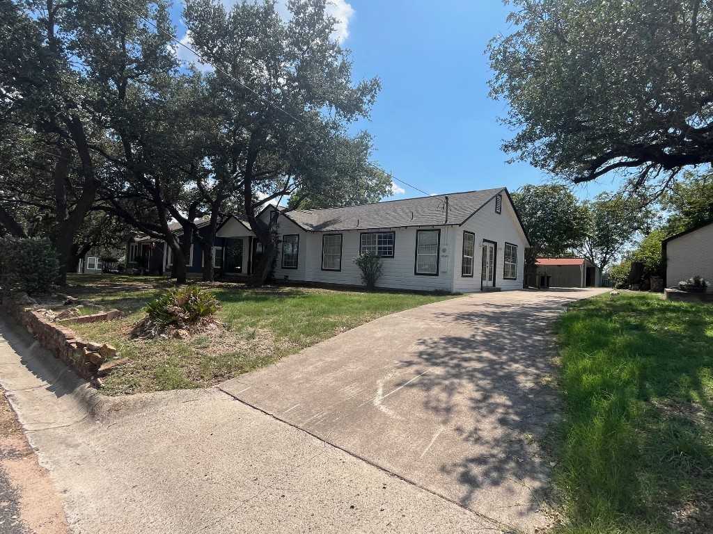 photo 3: 506 S Arnold Street, Lampasas TX 76550