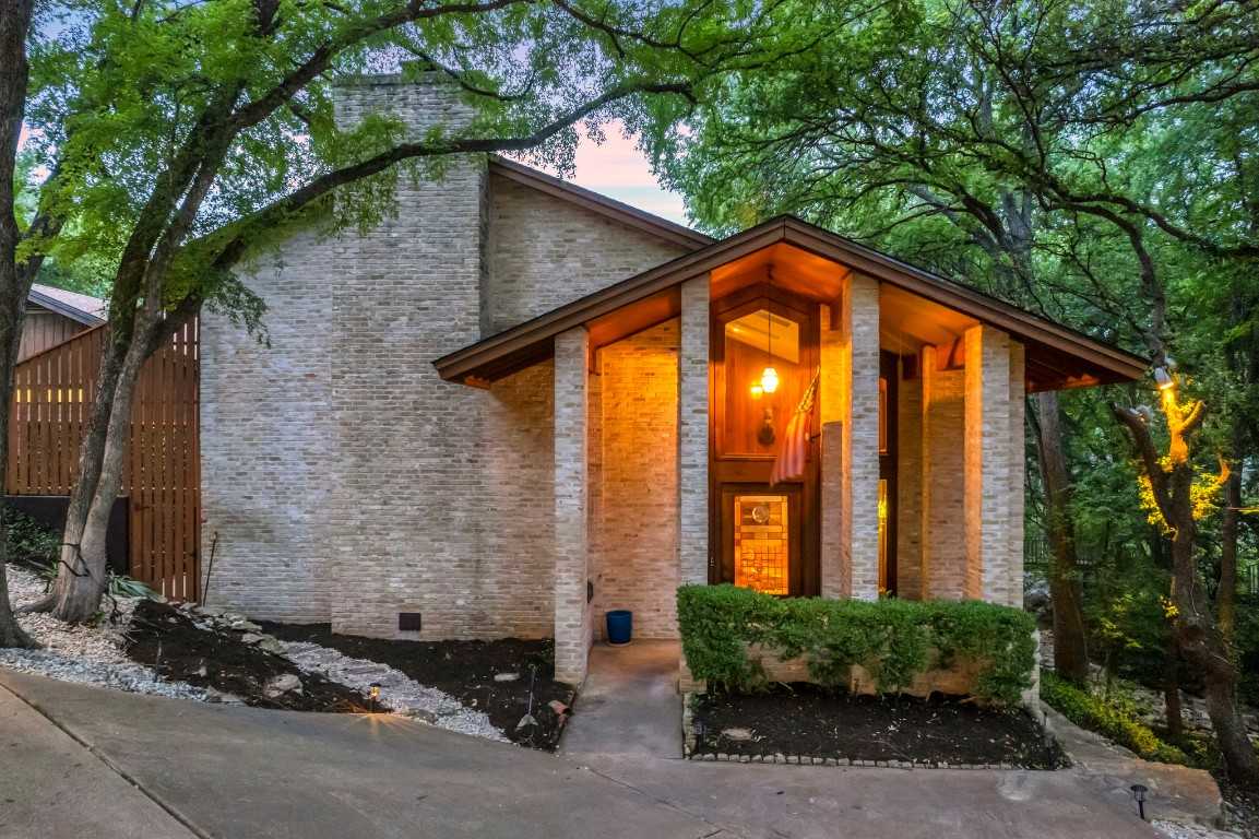 photo 3: 2802 Deercreek Circle, Austin TX 78703