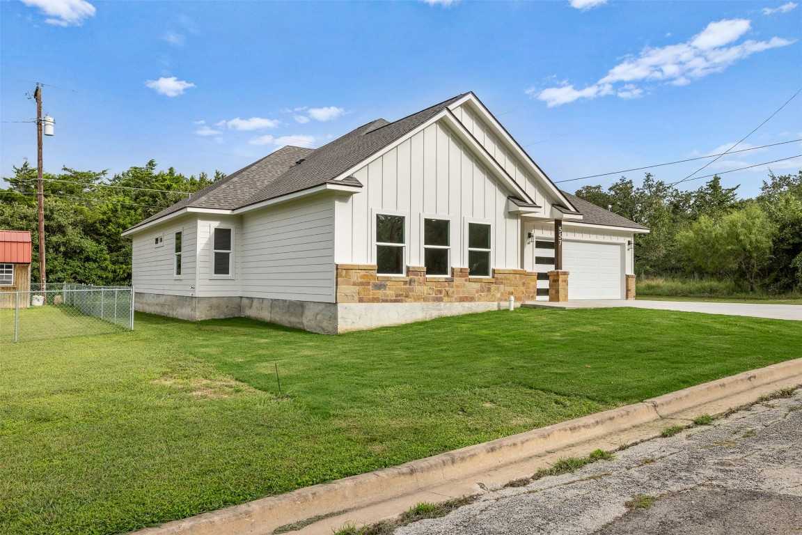 photo 3: 557 Rolling Oaks Drive, Giddings TX 78942