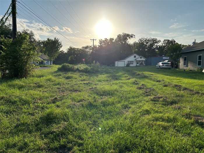 photo 5: 896 S Grimes Street, Giddings TX 78942