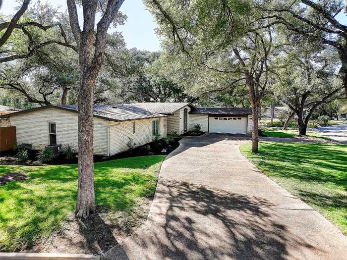 photo 2: 8400 Emerald Hill Drive, Austin TX 78759