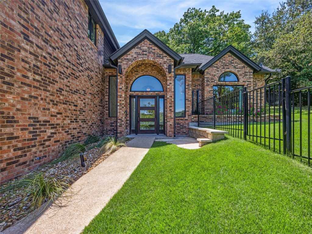 photo 2: 3911 Dry Creek Drive, Austin TX 78731